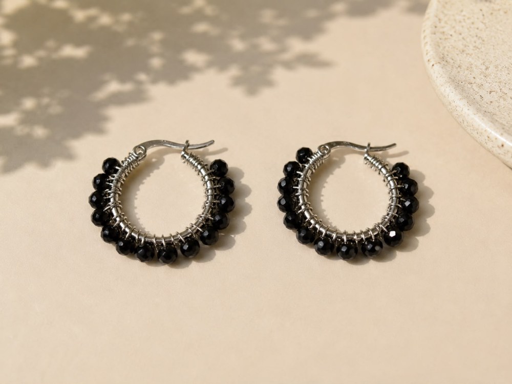 Argollas Cristal Negro, aros artesanales hechos a mano color negro – Karivé Joyas