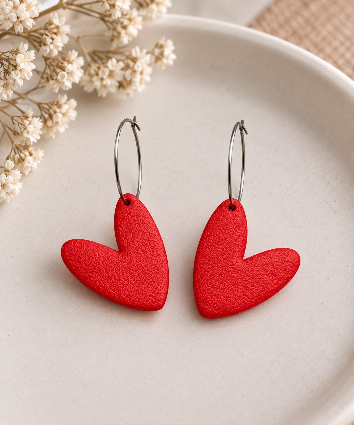 Aros Corazón Rojo, aros artesanales hechos a mano color rojo – Karivé Joyas