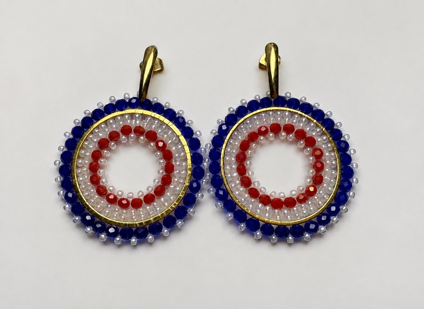 Aros Fiestas Patrias Mostacillas, aros artesanales hechos a mano – Karivé Joyas