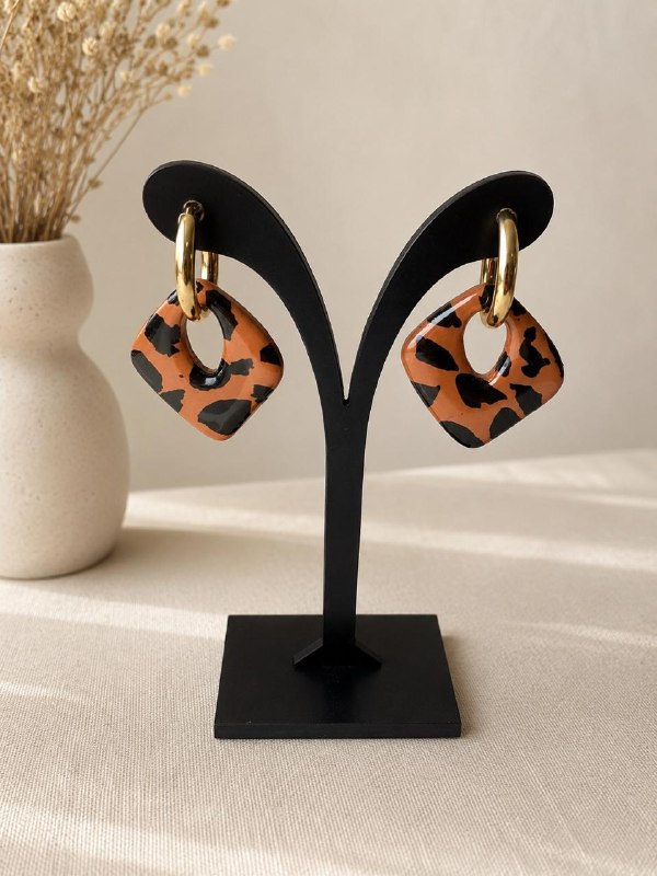 Argollas Sol Dorado, aros artesanales hechos a mano color dorado – Karivé Joyas