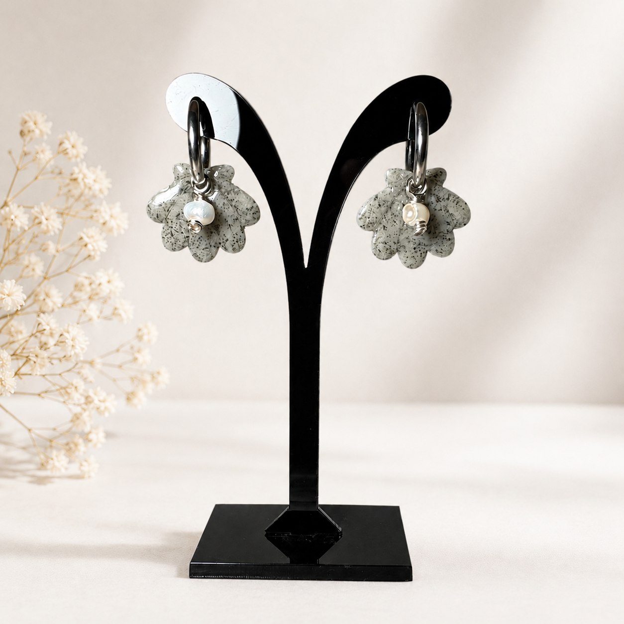 Aros Concha Arena Plateado, aros artesanales hechos a mano color plateado – Karivé Joyas