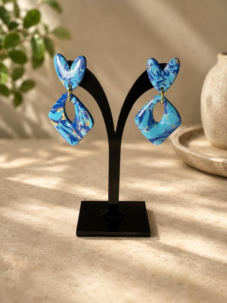 Aros Corazón Rombo Mármol Azul, aros artesanales hechos a mano color azul – Karivé Joyas