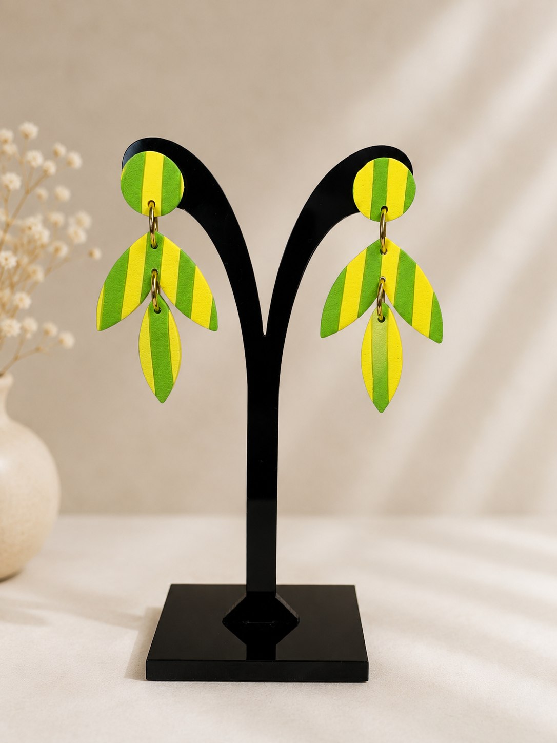Aros Verde Lima Rayas, aros artesanales hechos a mano color verde – Karivé Joyas
