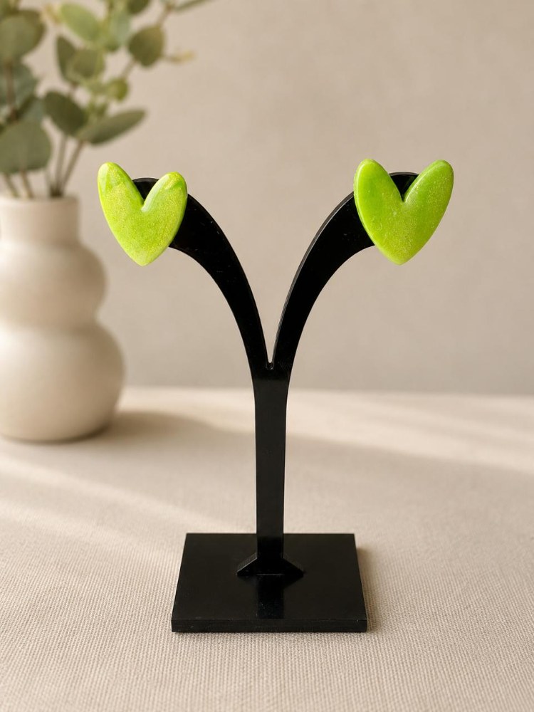 Aros Corazón Verde Lima, aros artesanales hechos a mano color verde – Karivé Joyas