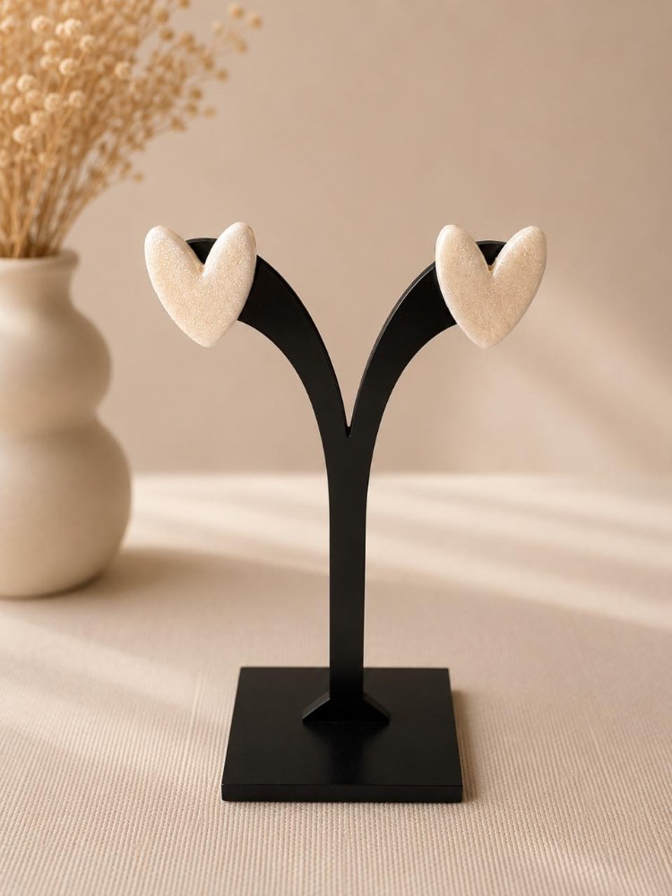 Aros Corazón Blanco Perla, aros artesanales hechos a mano color blanco – Karivé Joyas
