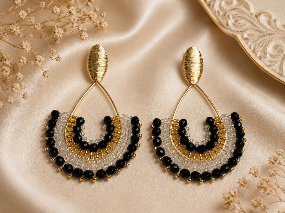 Argollas Abanico Negro, aros artesanales hechos a mano color negro – Karivé Joyas
