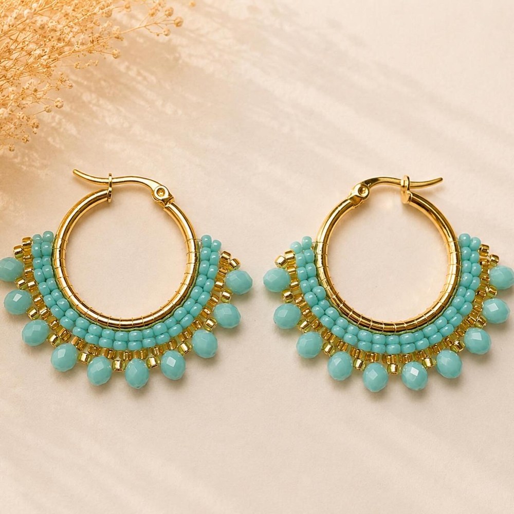 Argollas Luna Turquesa, aros artesanales hechos a mano color turquesa – Karivé Joyas
