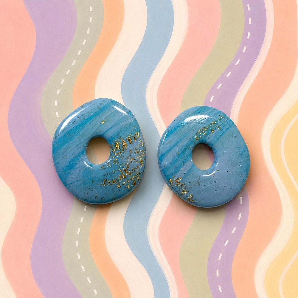 Donuts Celeste, aros artesanales hechos a mano color celeste – Karivé Joyas