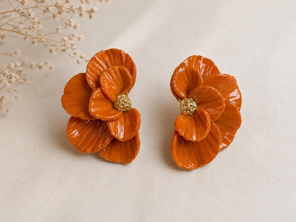 Aros Media Flor Naranja, aros artesanales hechos a mano color naranjo – Karivé Joyas