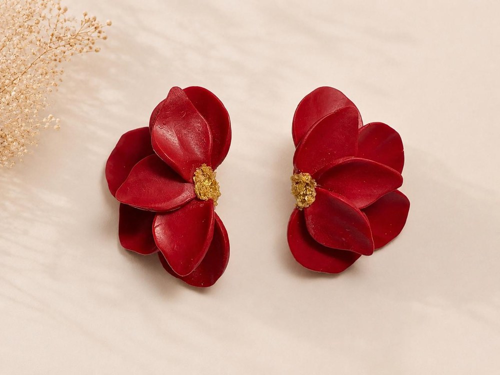 Aros Media Flor Roja, aros artesanales hechos a mano color rojo – Karivé Joyas