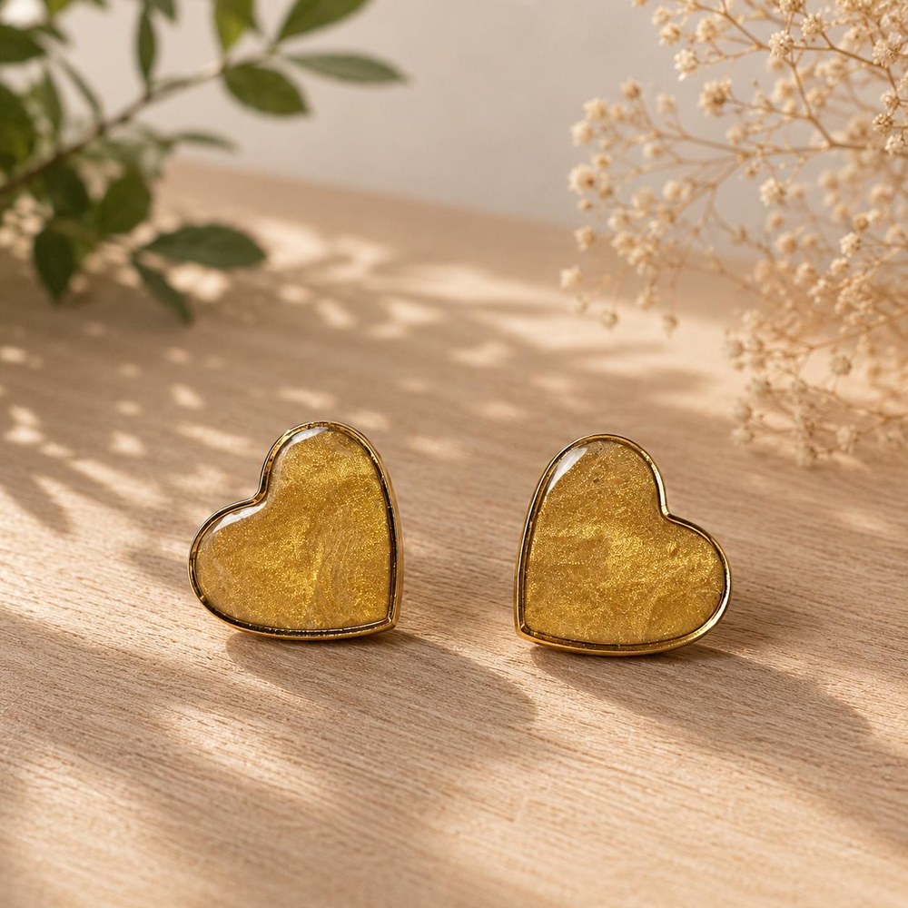 Aros Corazón Dorado, aros artesanales hechos a mano color dorado – Karivé Joyas