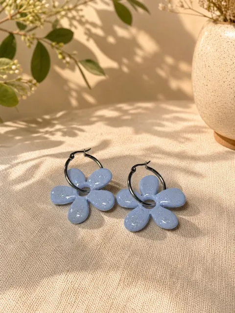 Aros Flor Argolla Celeste Brillos, aros hechos a mano – Karivé Joyas
