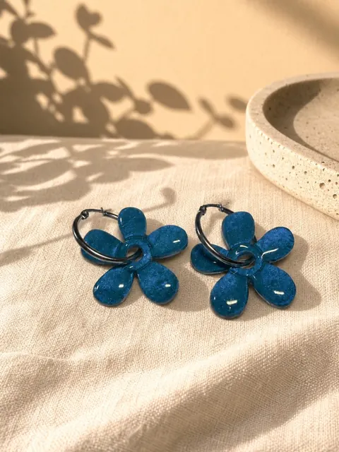 Aros Flor Argolla Azul, aros hechos a mano – Karivé Joyas