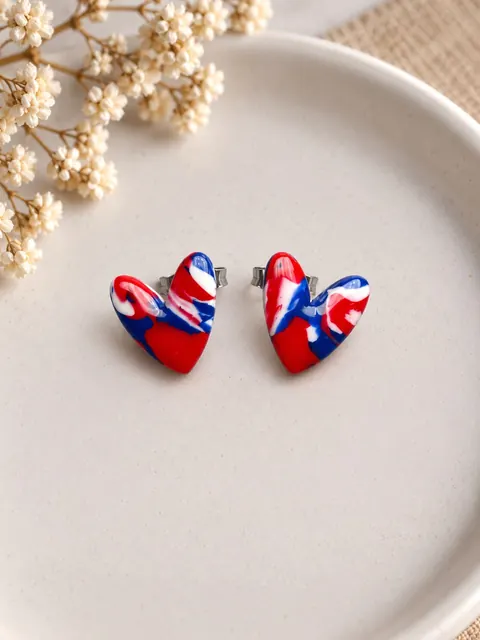 Aros Corazón Tricolor Pequeño, aros hechos a mano – Karivé Joyas