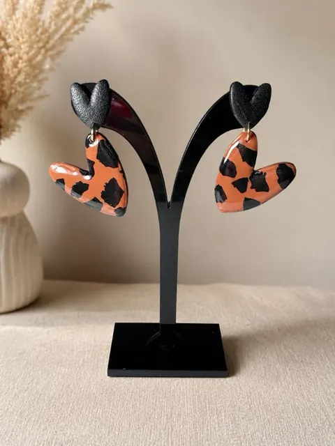 Aros Corazón Animal Print, aros hechos a mano – Karivé Joyas