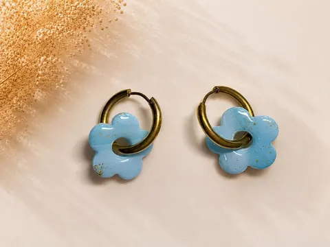Charms Flor Celeste Dorado, aros hechos a mano – Karivé Joyas