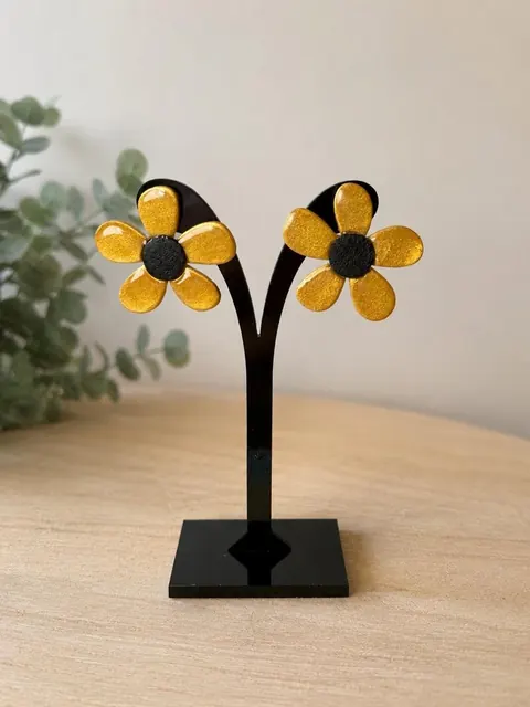 Aros Flores Doradas, aros hechos a mano – Karivé Joyas
