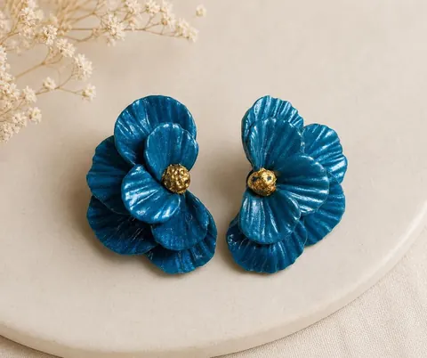 Aros Media Flor Petróleo, aros hechos a mano – Karivé Joyas